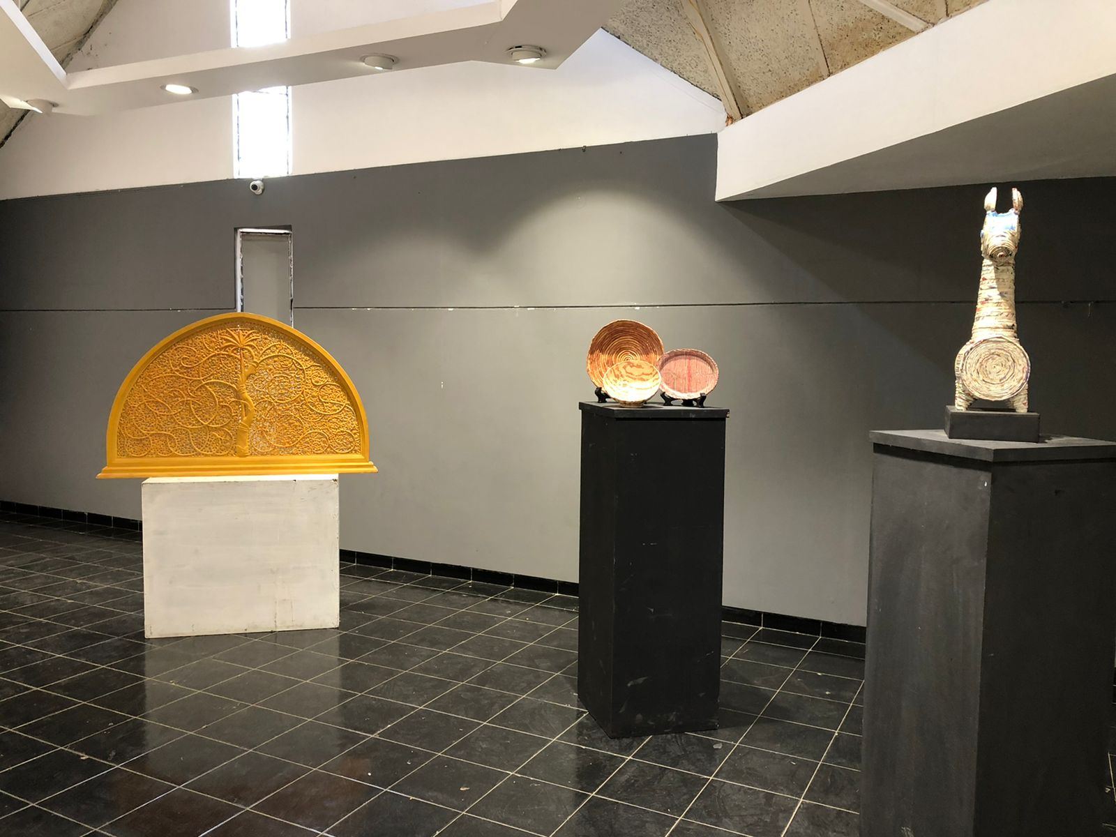 Jali, platters and the white horse on plinths